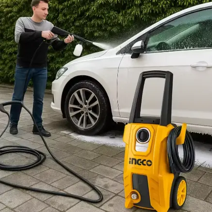 Автомобильная мойка высокого давления в комплекте с распылителем